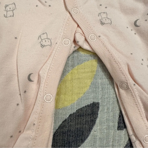 Two new with tags Absorba 6-9 mo one piece sleepers/rompers. Pinks. 100% cotton - Picture 6 of 13